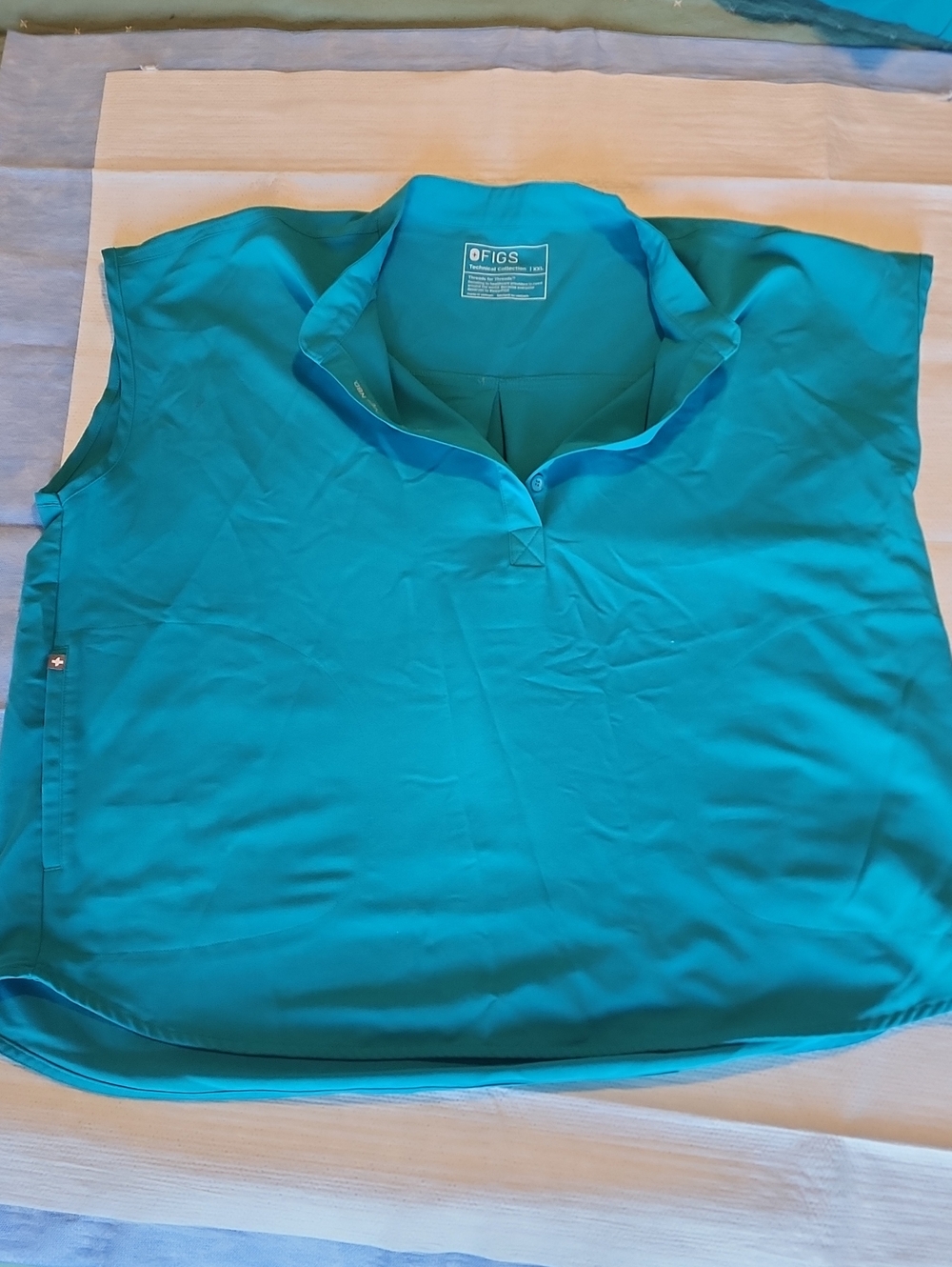FIGS Women's Teal Sleeveless Nurse Scrub Top
